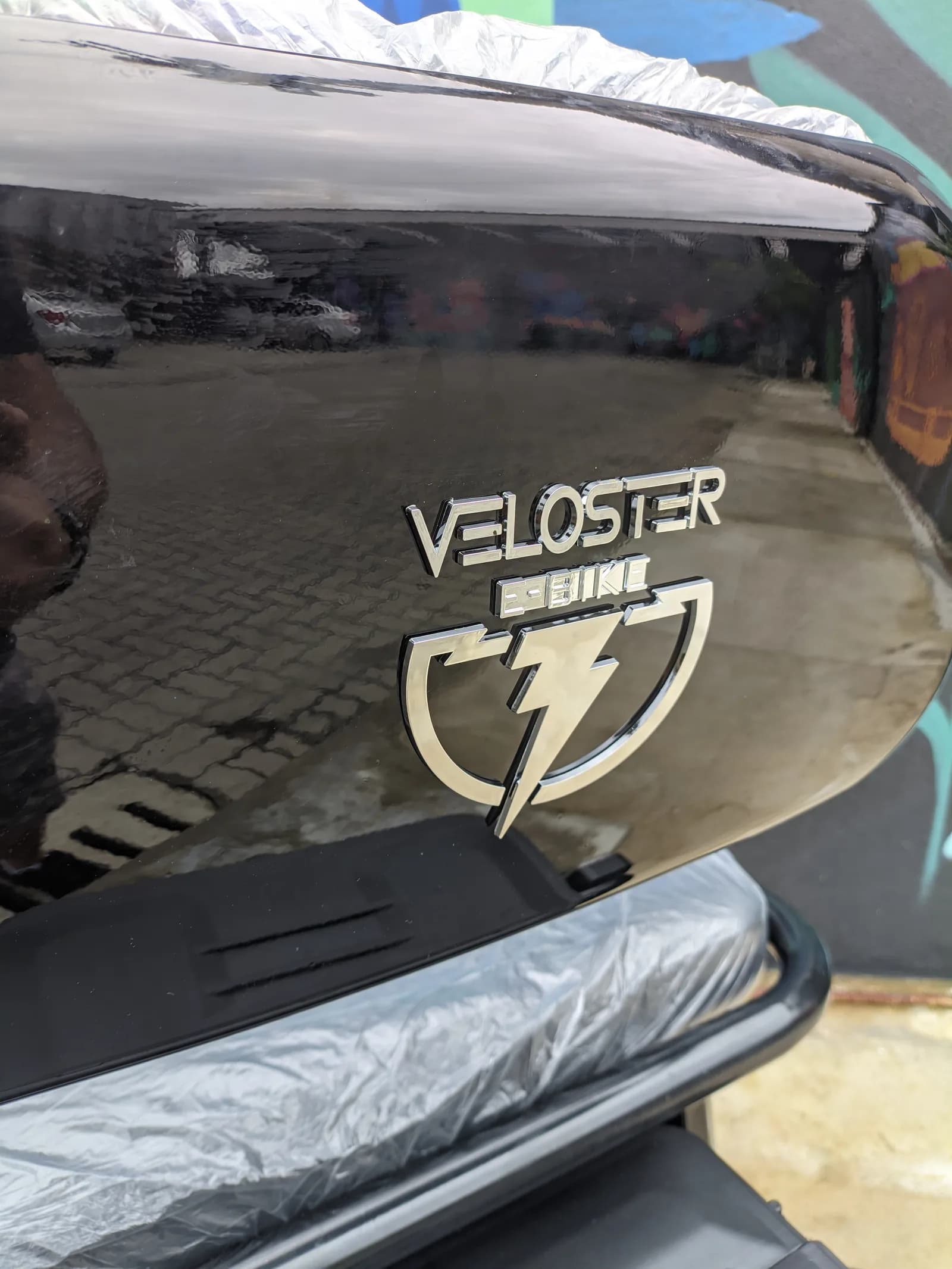 veloster logo tri